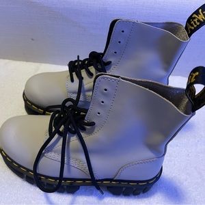 Dr. Martens, Women's ♥️